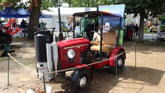 skoda-445g-pohon-drevoplyn-agrosalon-zeme-zivitelka-5.jpg