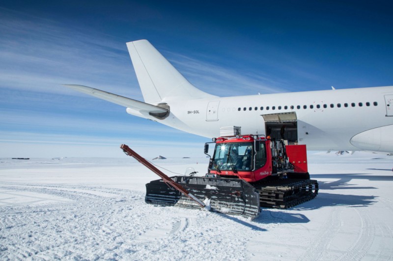 211102_MBW_Hifly_Antartica-6254_2800px-scaled-1050x1750.jpg