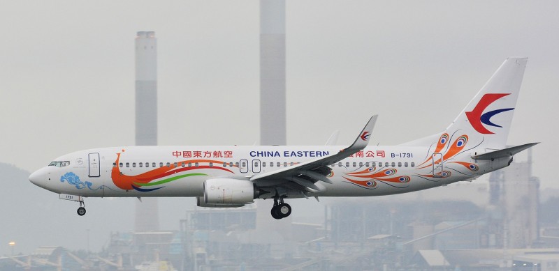 Boeing_737-89P_China_Eastern_Airlines_(Orange_Yunnan_Peacock)_B-1791_HKG_(cropped).jpg