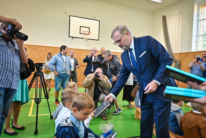 FbjqylFXEAAZpUr (1).jpg