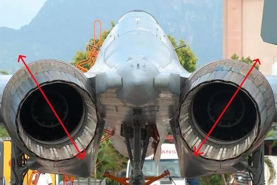 Su-35 vektor 02.jpg