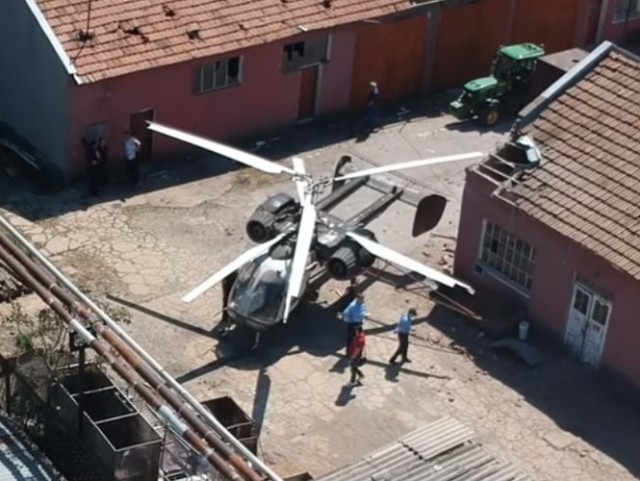Ka-26 na farmě.jpg