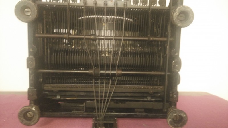 pisaci stroj zospodu.jpg